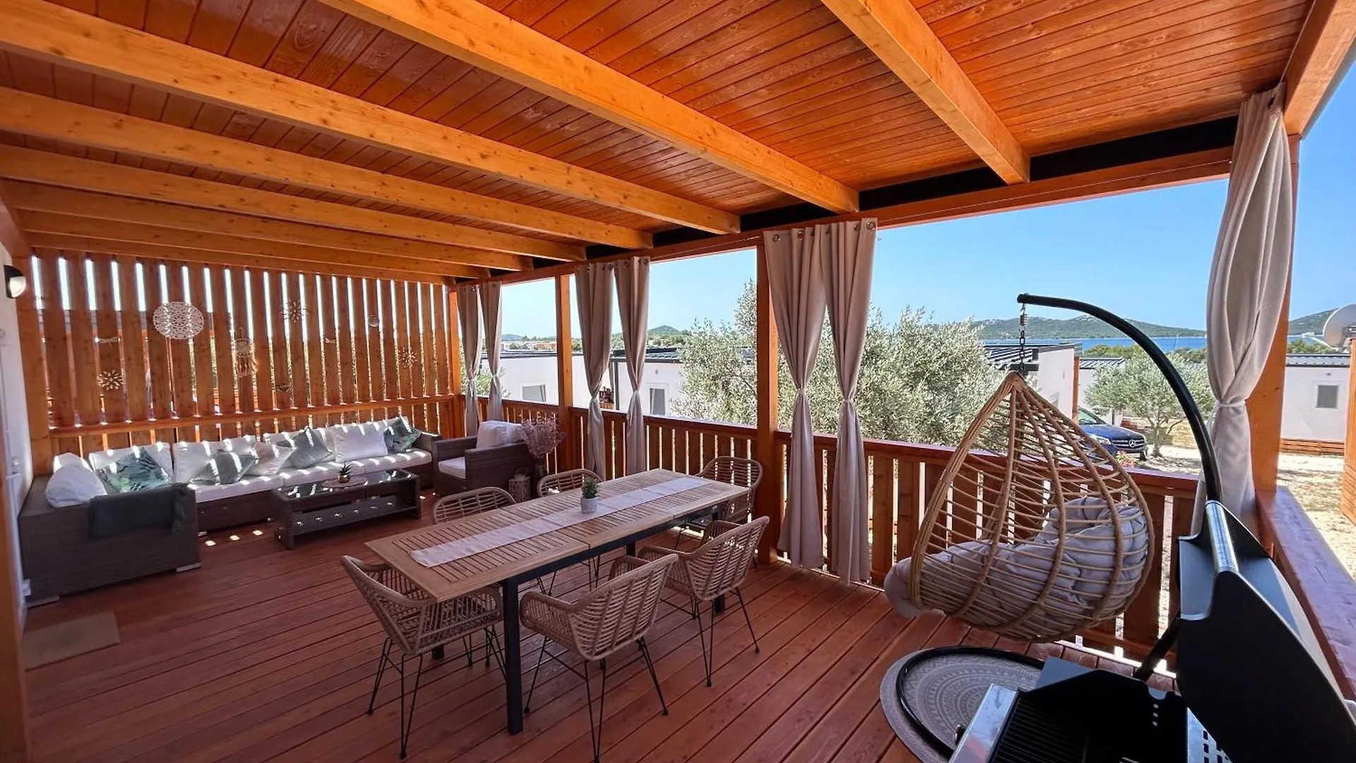 Rose Diamond Villa - Cosy, Large, Family Mobile Home, Free Wifi And Parking Pakostane 0*,  Croatia
